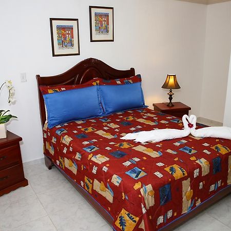 Hotel Los Jardines Сантяго де лос Кабайерос Екстериор снимка