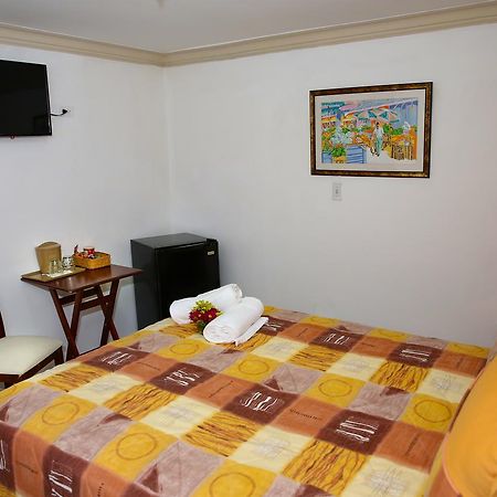 Hotel Los Jardines Сантяго де лос Кабайерос Екстериор снимка