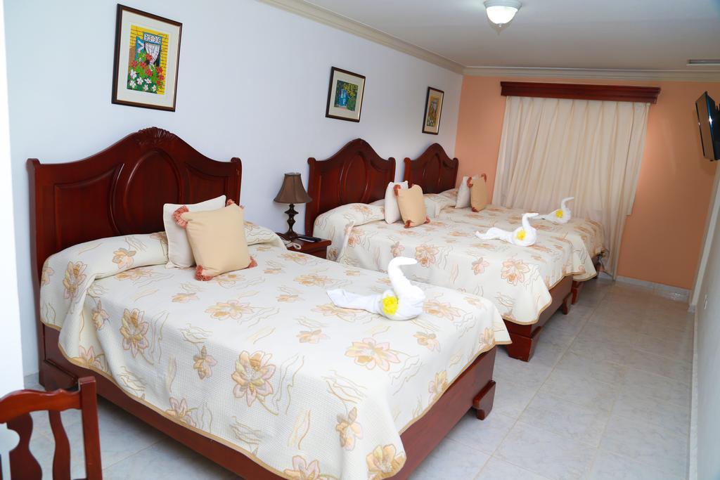 Hotel Los Jardines Сантяго де лос Кабайерос Екстериор снимка