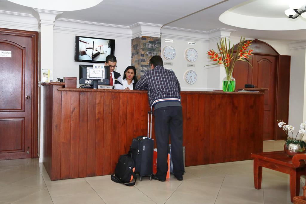 Hotel Los Jardines Сантяго де лос Кабайерос Екстериор снимка