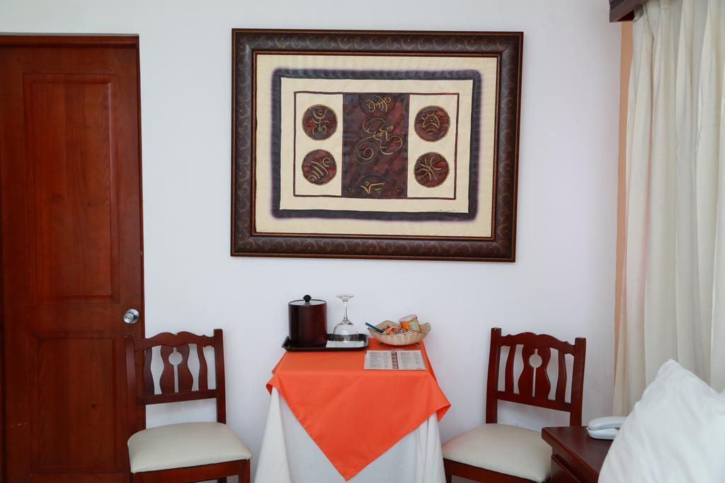 Hotel Los Jardines Сантяго де лос Кабайерос Екстериор снимка