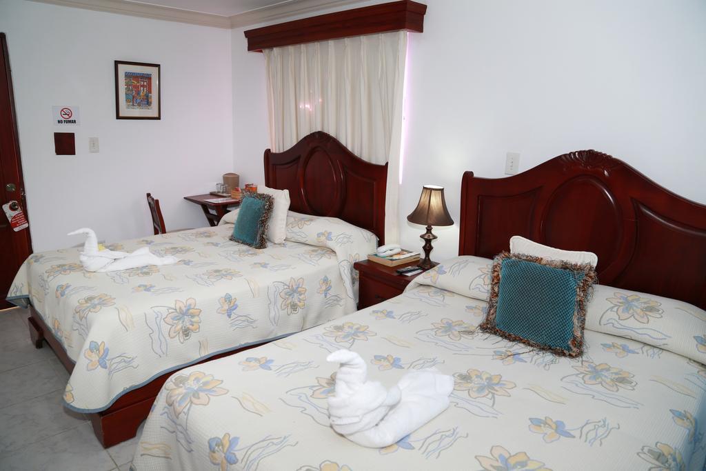 Hotel Los Jardines Сантяго де лос Кабайерос Екстериор снимка