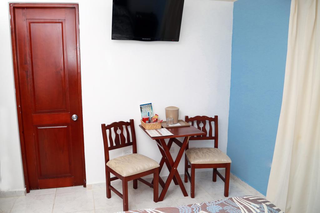 Hotel Los Jardines Сантяго де лос Кабайерос Екстериор снимка