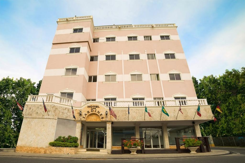 Hotel Los Jardines Сантяго де лос Кабайерос Екстериор снимка