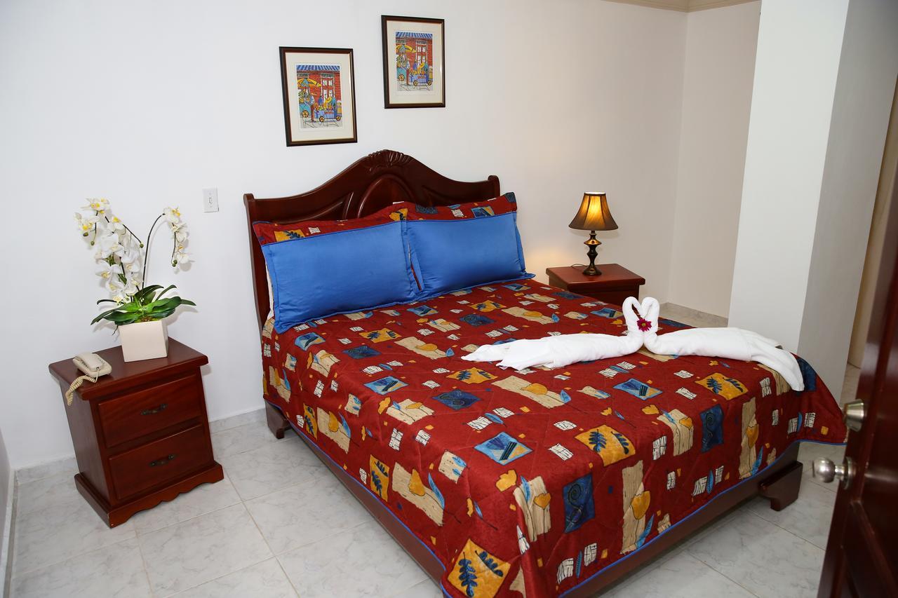Hotel Los Jardines Сантяго де лос Кабайерос Екстериор снимка
