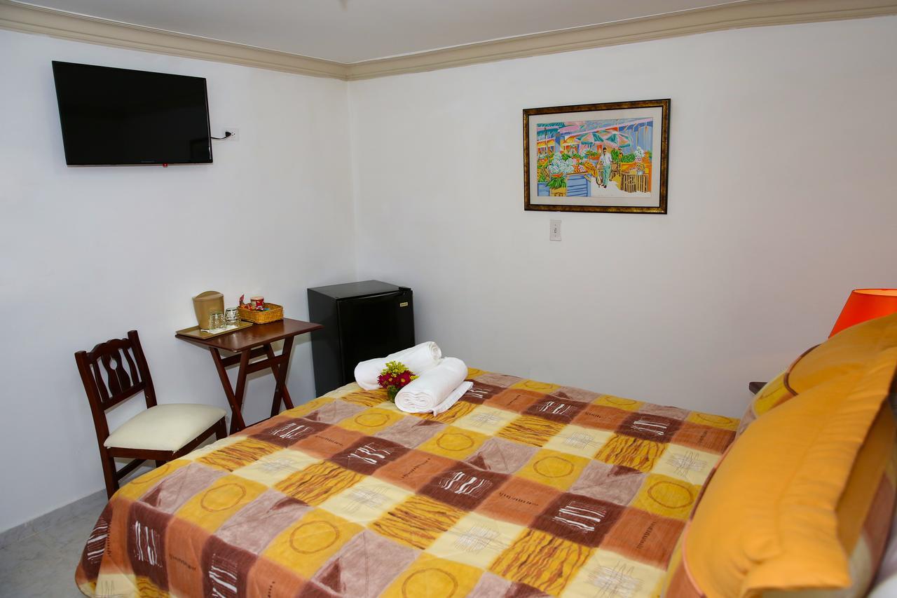 Hotel Los Jardines Сантяго де лос Кабайерос Екстериор снимка