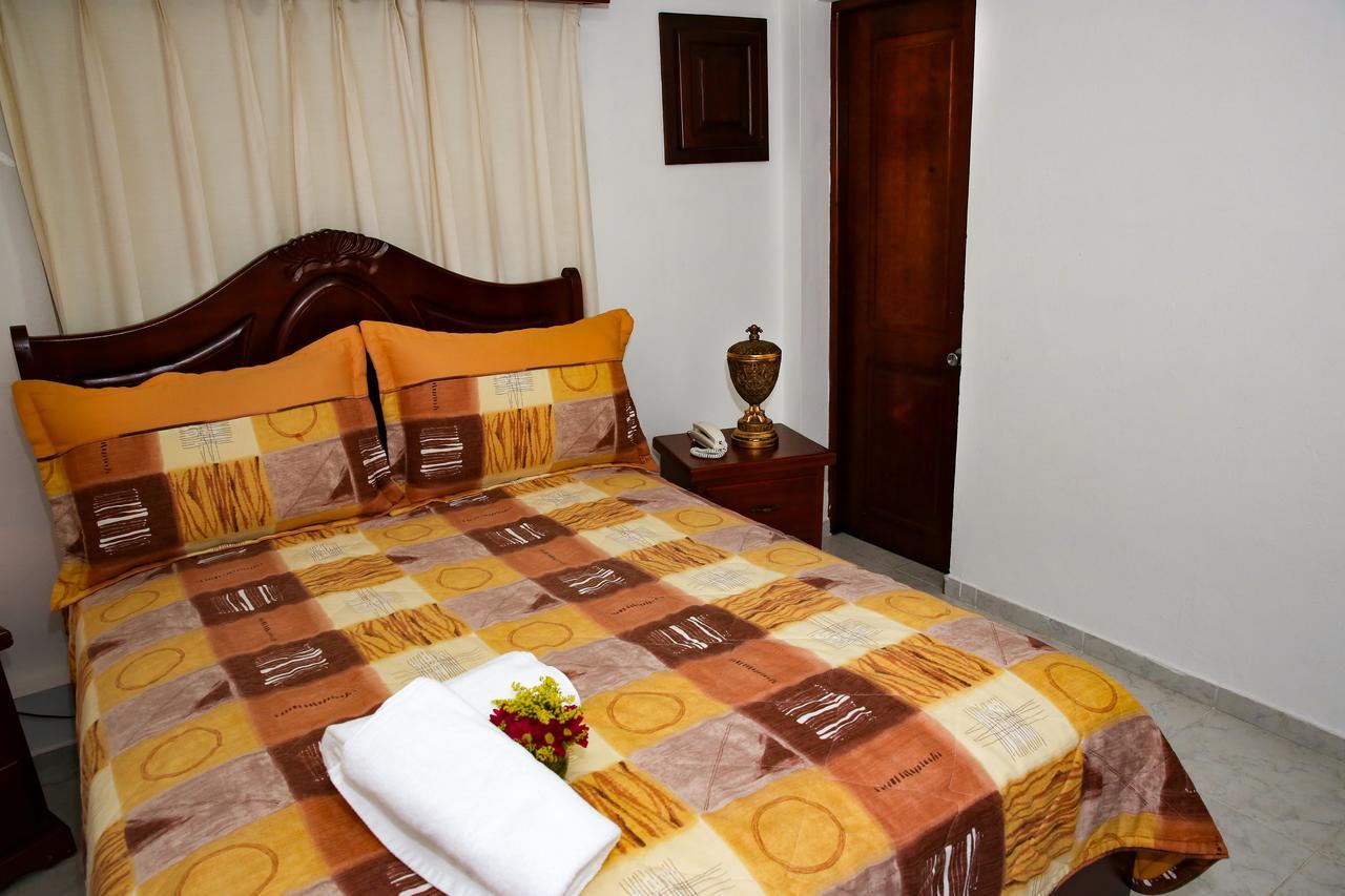 Hotel Los Jardines Сантяго де лос Кабайерос Екстериор снимка