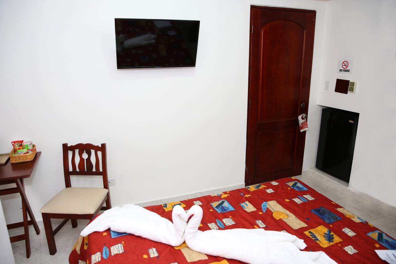 Hotel Los Jardines Сантяго де лос Кабайерос Екстериор снимка