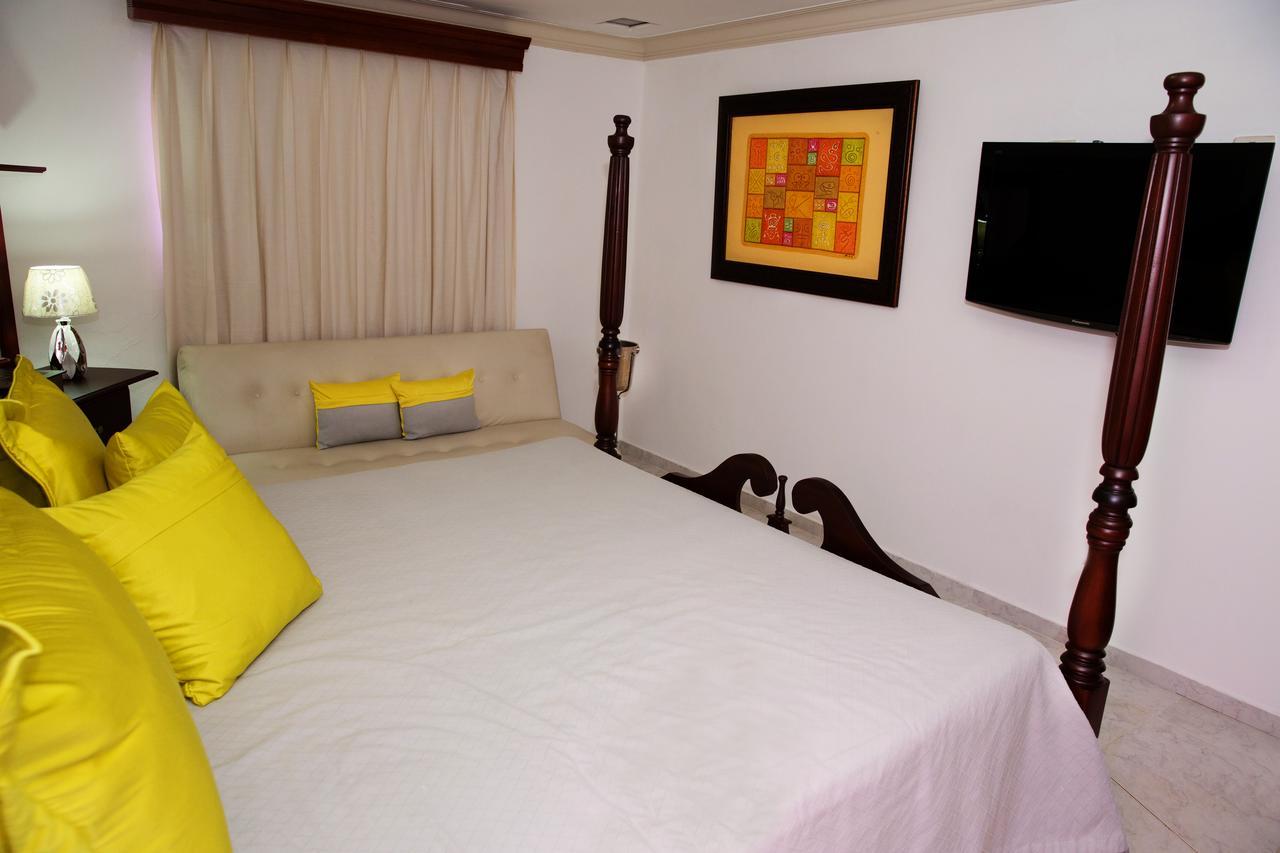 Hotel Los Jardines Сантяго де лос Кабайерос Екстериор снимка
