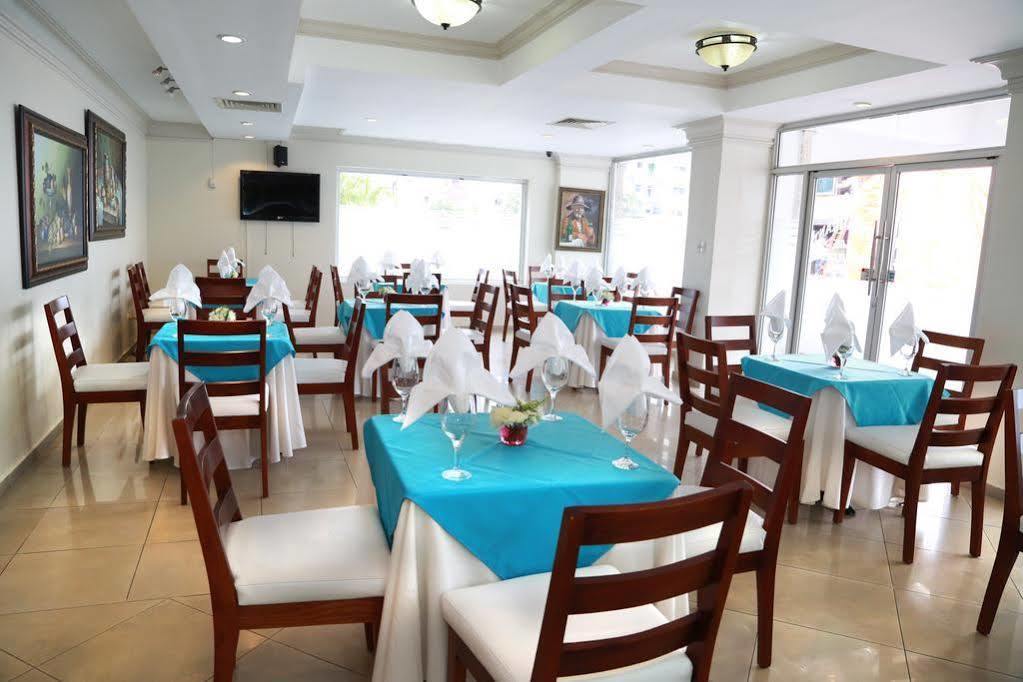 Hotel Los Jardines Сантяго де лос Кабайерос Екстериор снимка